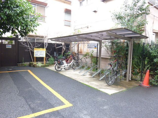 カラクムアチェリア の駐車場