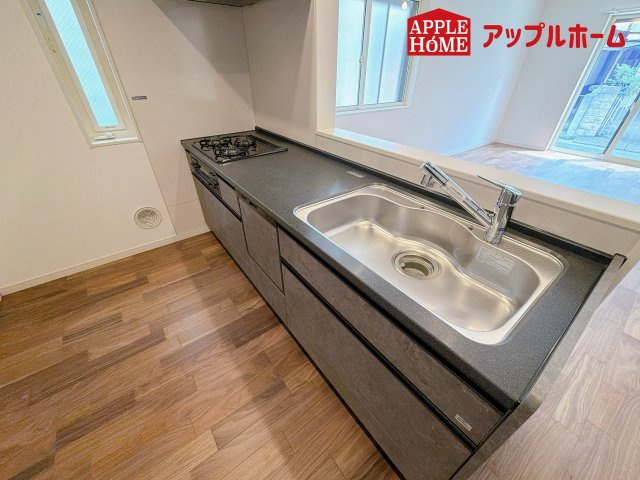 さいたま市北区日進2丁目のキッチン|見栄えもよくお手入れもスムーズに出来ます。豊富な収納力もございますので、キッチンスペースをスッキリとお使い頂けそうです。