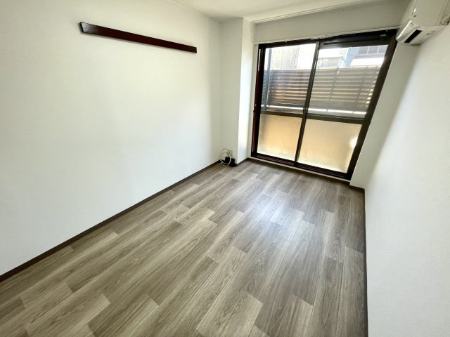 床色が落ち着いた色合いで綺麗です♪