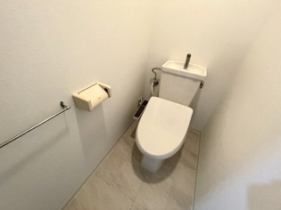 シンプルで使いやすいトイレです♪