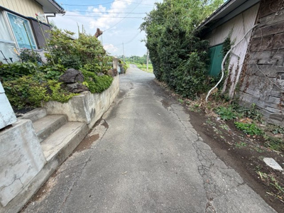 【前面道路含む現地写真】 | 前橋市富士見町米野吹張 2階全部屋2面窓　4DK　