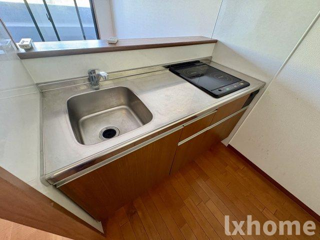 レジデンスKUのキッチン|コンパクトなキッチンで掃除もラクラク