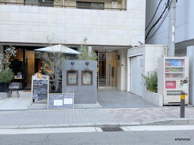 アモーレ本町ウエスト　仲介手数料無料のエントランス