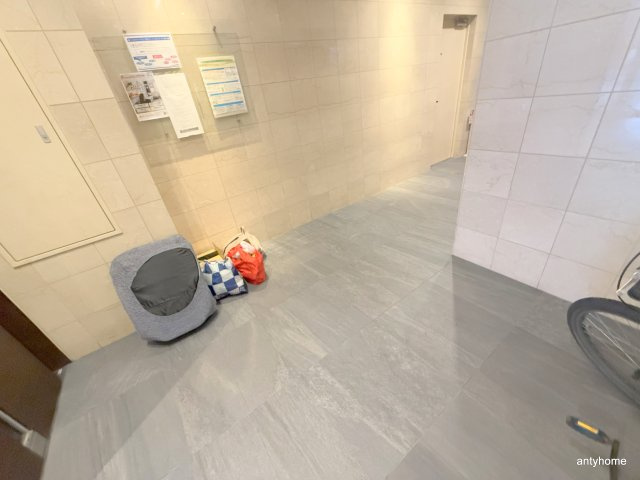 アモーレ本町ウエスト　仲介手数料無料のロビー