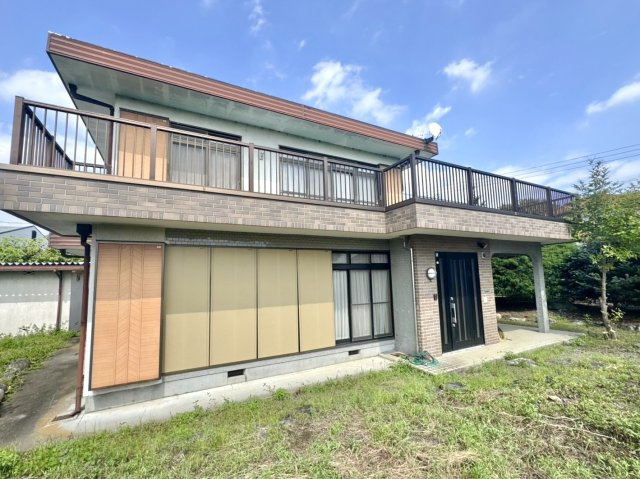 【中古戸建】桐生市川内町2丁目の外観|■外観｜庭付き一戸建てならお子様やペットが走り回っても大丈夫！伸び伸びと遊び、過ごすことができます♪