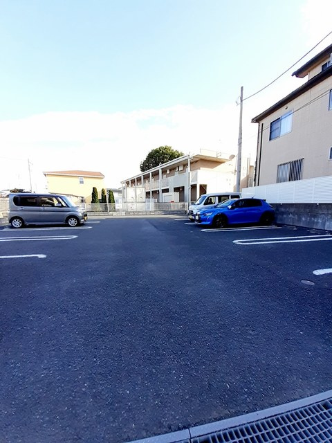 ヴィラ　グランデの駐車場