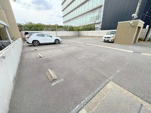淀川ウエストタワーの駐車場