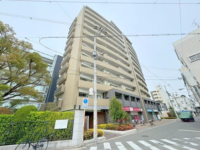 淀川ウエストタワーの外観