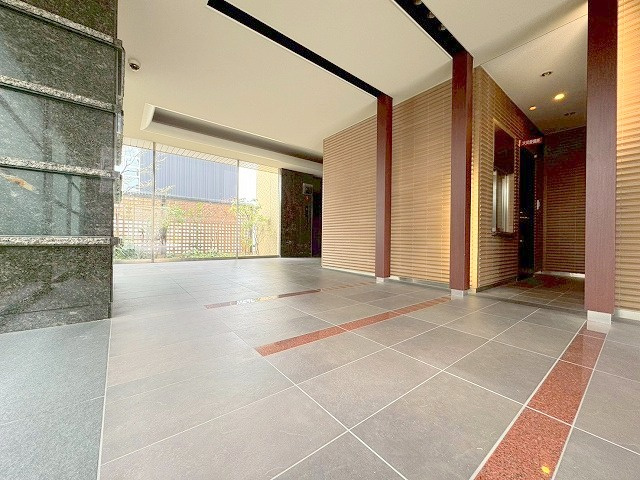 淀川ウエストタワーのロビー