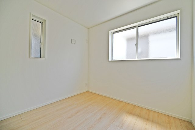クレイドルガーデン鳥飼西3丁目新築一戸建て│3LDK＋駐車3台可の子供部屋|洋室約5帖②
子ども部屋に適した広さがあり、学習机やベッドもゆったりとレイアウトできます。