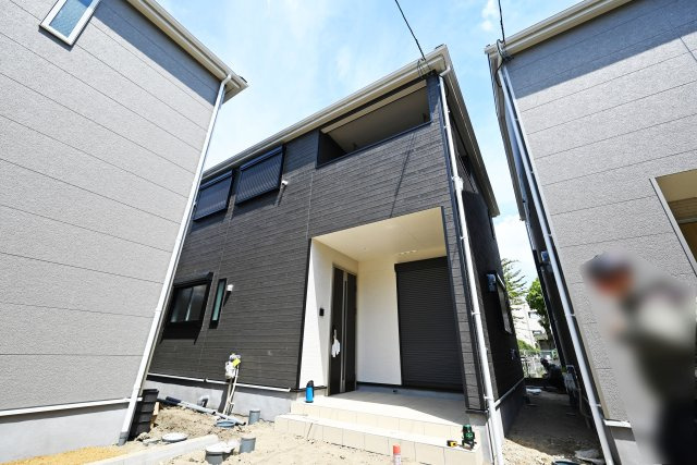 クレイドルガーデン鳥飼西3丁目新築一戸建て│3LDK＋駐車3台可の外観|耐震等級3を備えた、地震への強さに配慮した新築住宅です。新築ならではの清潔感と快適性に加え、安心して暮らせる住まいをお探しの方におすすめです。