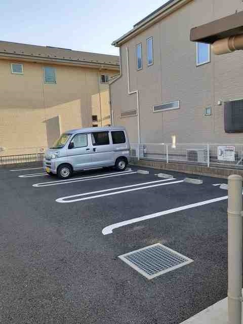 ハウスフリーデの駐車場