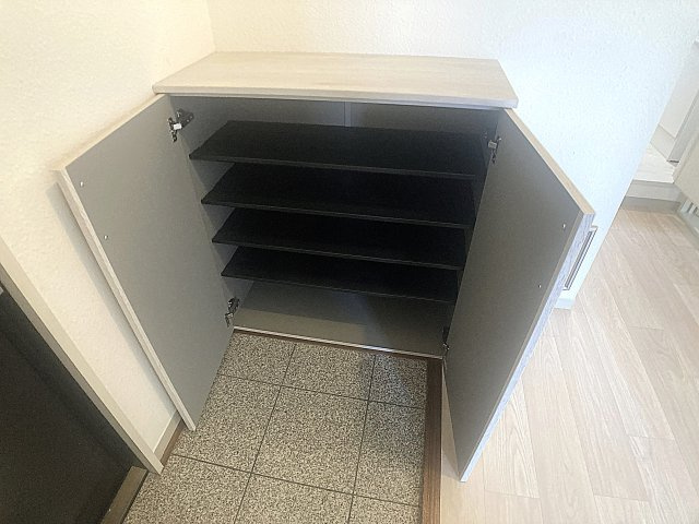 ユートピア20B棟の玄関|玄関には靴箱も有ります