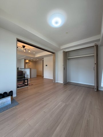 クレアホームズ旭ヶ丘ハイライズの洋室
