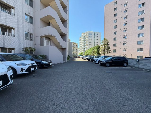 クレアホームズ旭ヶ丘ハイライズの駐車場
