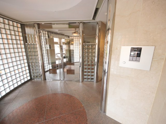 生駒市俵口町の賃貸マンションのロビー
