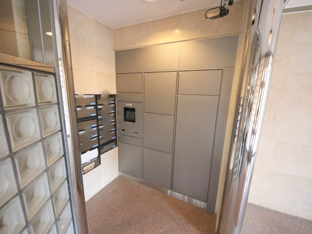 生駒市俵口町の賃貸マンションのロビー