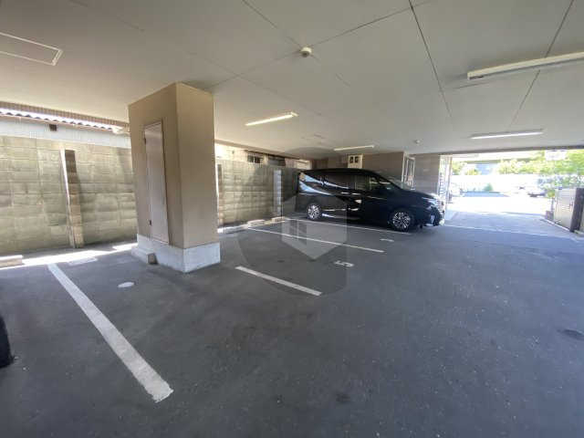 カーサセレノ2の駐車場