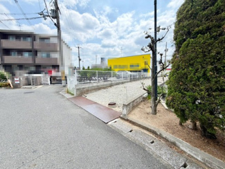 【前面道路含む現地写真】 | もず」駅まで徒歩１７分！毎日の通勤や通学に便利ですよ！忙しい朝や遅い帰宅時にも安心ですね！
