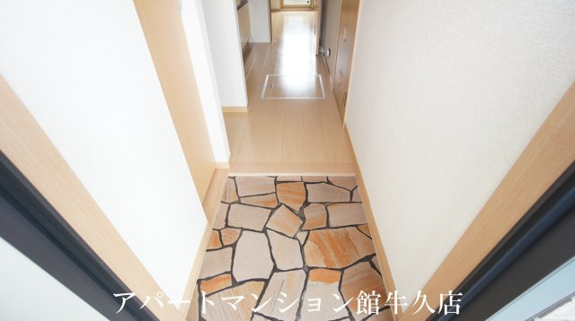 グランドセントレア８８８ Ａ・Ｂの玄関