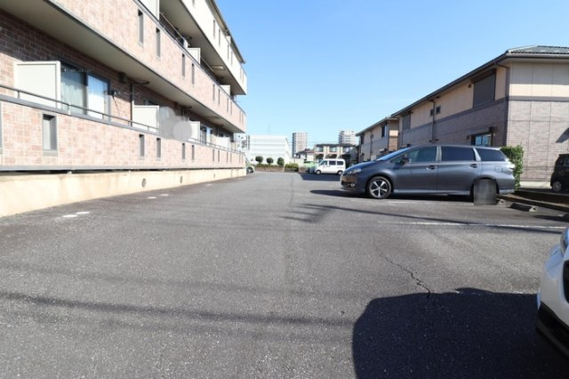 グランドセントレア８８８ Ａ・Ｂの駐車場|駐車場