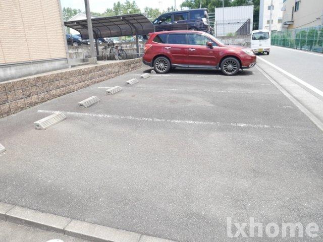 ルース・デ・エスペランサの駐車場|車をお持ちの方に嬉しい駐車場付きの物件です