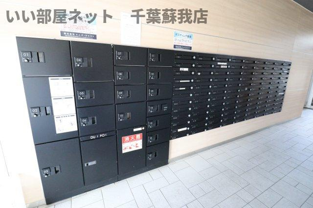 芝コーポ三号館のロビー|宅配ボックスがあると、自分の時間を有効活用できますね！
