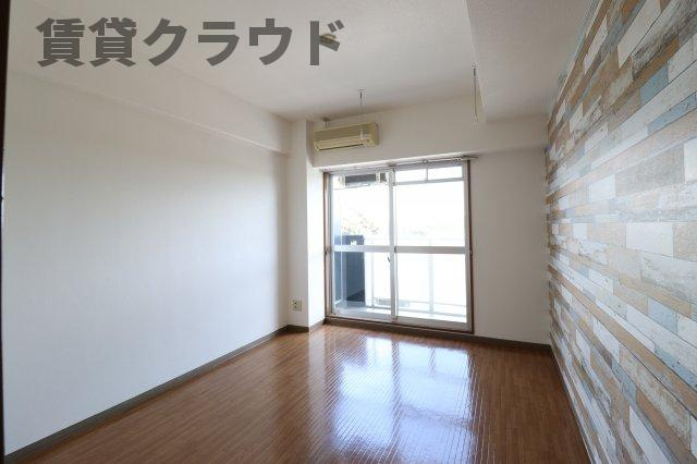芝コーポ三号館の寝室|広くて明るい寝室