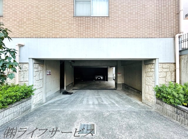【駐車場】 | ベルデフラッツ新大阪 | 駐車場入口