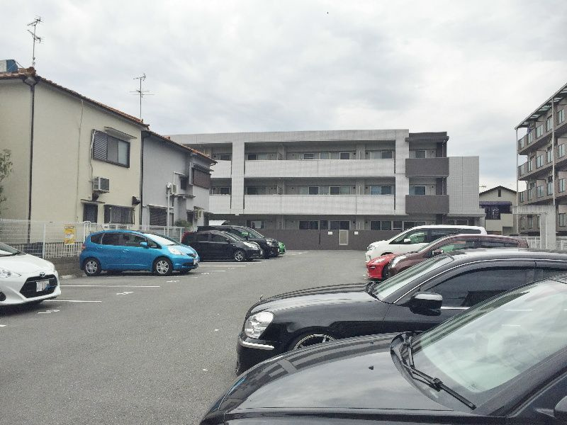 グランデ紫陽花の駐車場