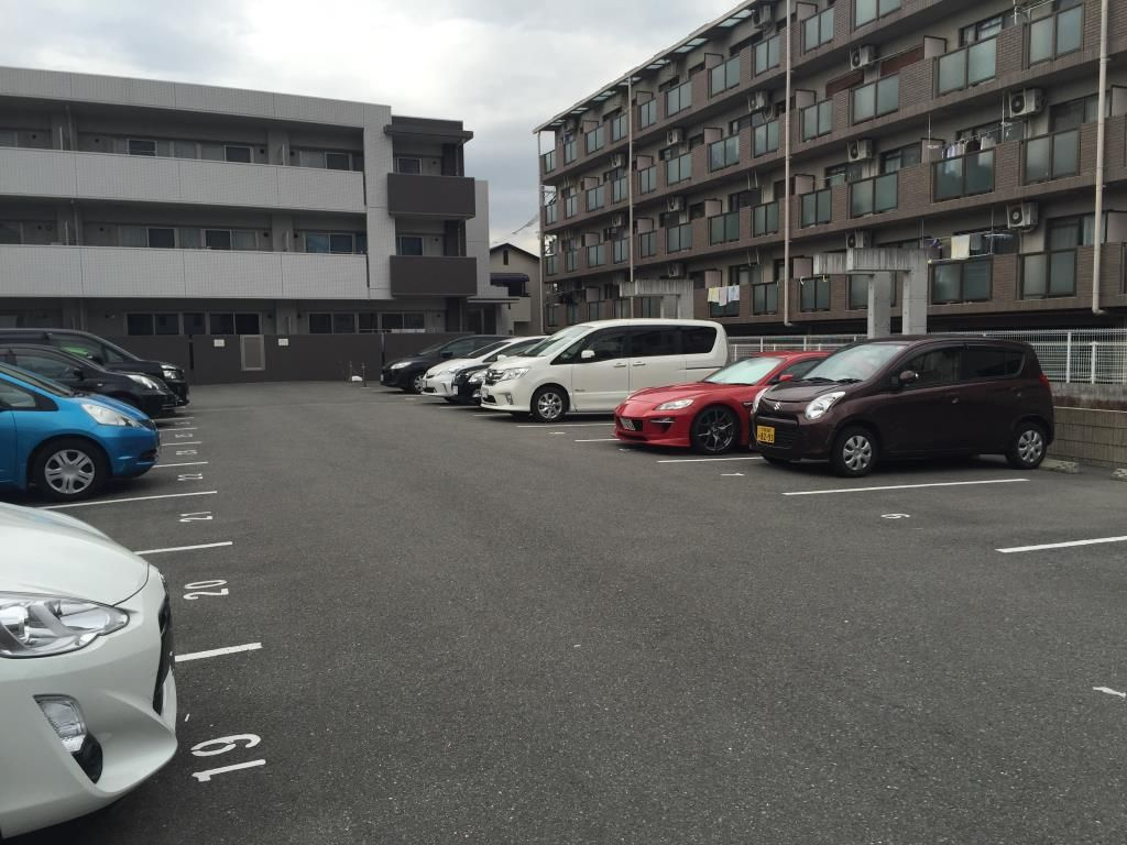 グランデ紫陽花の駐車場