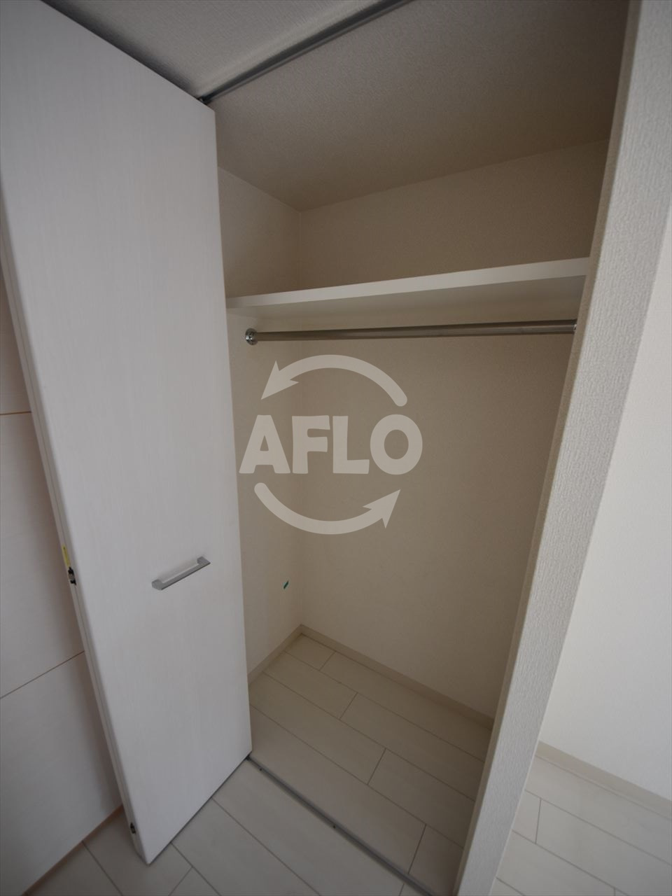 プレサンス谷町アルファの収納|プレサンス谷町アルファ　クローゼット