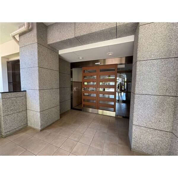 イーストスクエアⅠ番館のエントランス