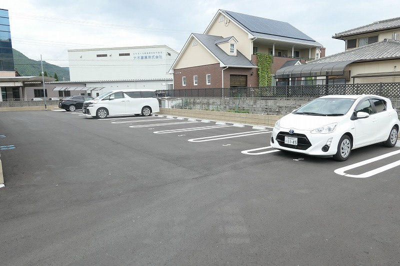アレグリアの駐車場
