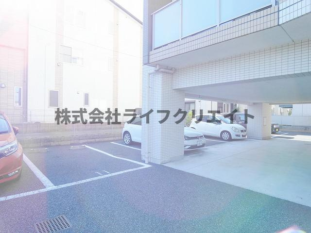 コモンウェルスの駐車場