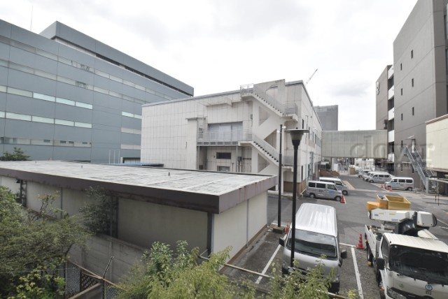 【展望】 | 秀和第2東陽町レジデンス | 眼前に広がる空の雄大さと、このお部屋の自慢の一つである「眺望」をご覧ください。毎日、この景色を独り占めできる新生活に夢が広がります。～即日のご見学可能～　お問合せはお気軽にどうぞ。
