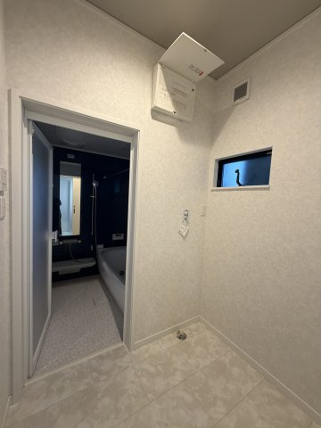 泉佐野市羽倉崎上町3丁目戸建の独立洗面台