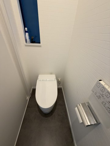 泉佐野市羽倉崎上町3丁目戸建のトイレ