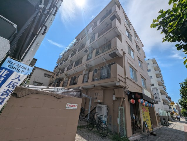 金川マンションの外観
