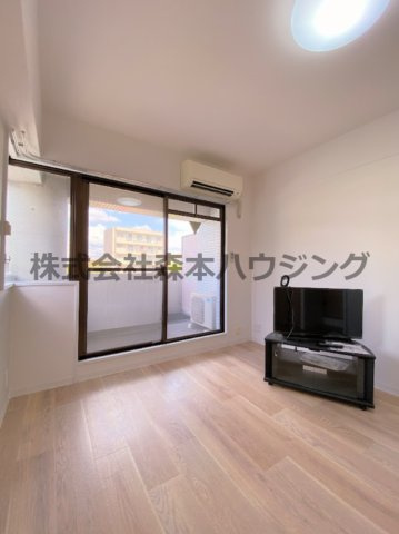 【洋室】 | 　リベラルマンション | 明るい洋室です