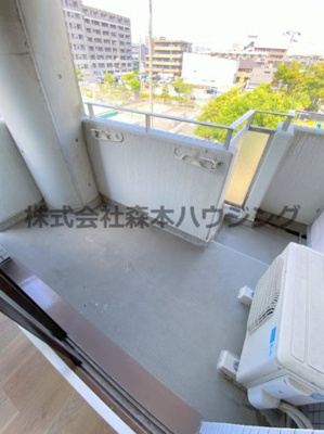 【バルコニー】 | 　リベラルマンション | 開放的で明るい空間を演出してくれるバルコニーです