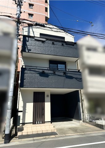 新在家南町2丁目の外観|前道は陽当たり・風通しが良い幅員8.2ｍ
