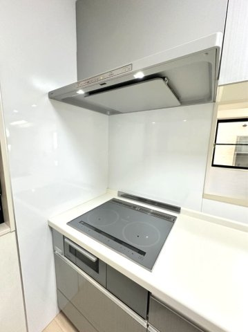新在家南町2丁目のキッチン|火を使わないＩＨクッキングヒーターはお子様にも安心
