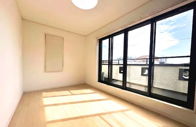 新在家南町2丁目の洋室
