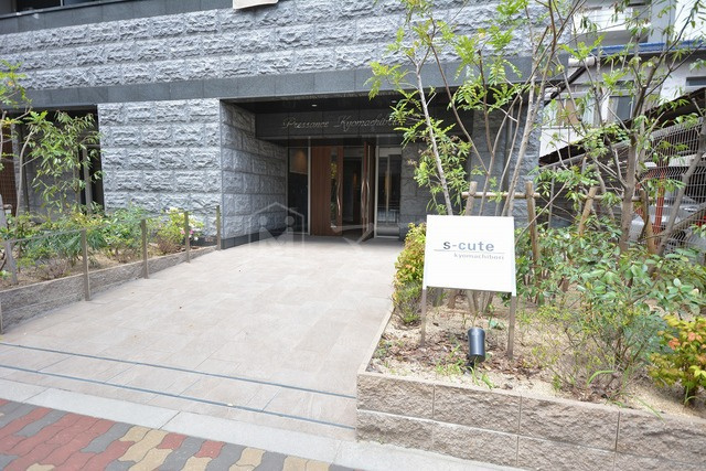 エス・キュート京町堀のエントランス