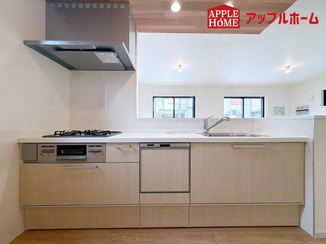 さいたま市北区別所町1期のキッチン|キッチンの収納も充実☆食洗器完備で家事も楽々♪生活の質が向上すること間違いなしの充実設備です。