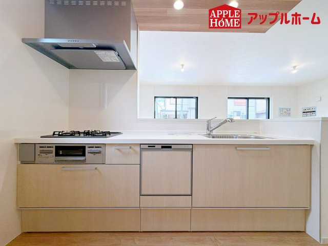 さいたま市北区別所町1期のキッチン|キッチンの収納も充実☆食洗器完備で家事も楽々♪生活の質が向上すること間違いなしの充実設備です。