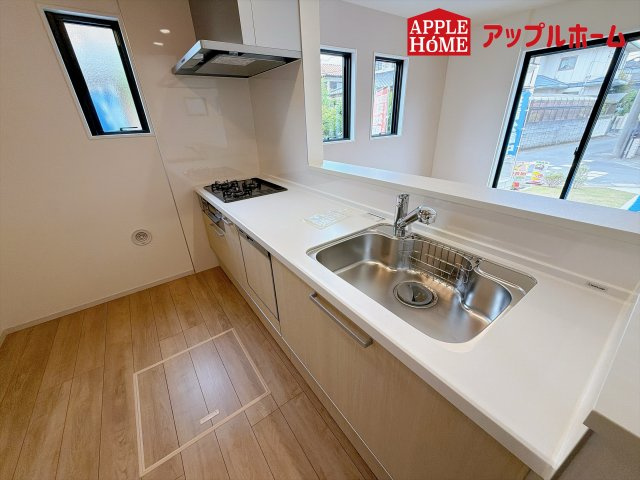さいたま市北区別所町1期のキッチン|見栄えもよくお手入れもスムーズに出来ます。豊富な収納力もございますので、キッチンスペースをスッキリとお使い頂けそうです。