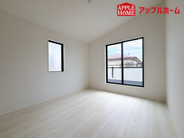さいたま市奈良町10期の洋室|窓からの光の差し込みは生活を温かく包みます。