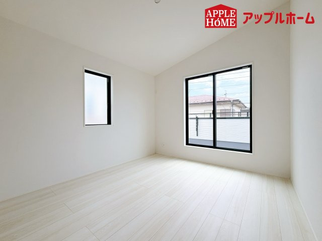 さいたま市奈良町10期の洋室|窓からの光の差し込みは生活を温かく包みます。